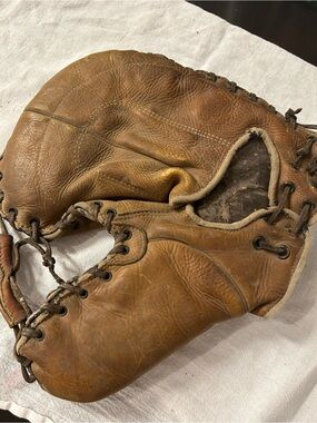 Wilson Baseball Leather Glove Vintage  1920s. Collectible